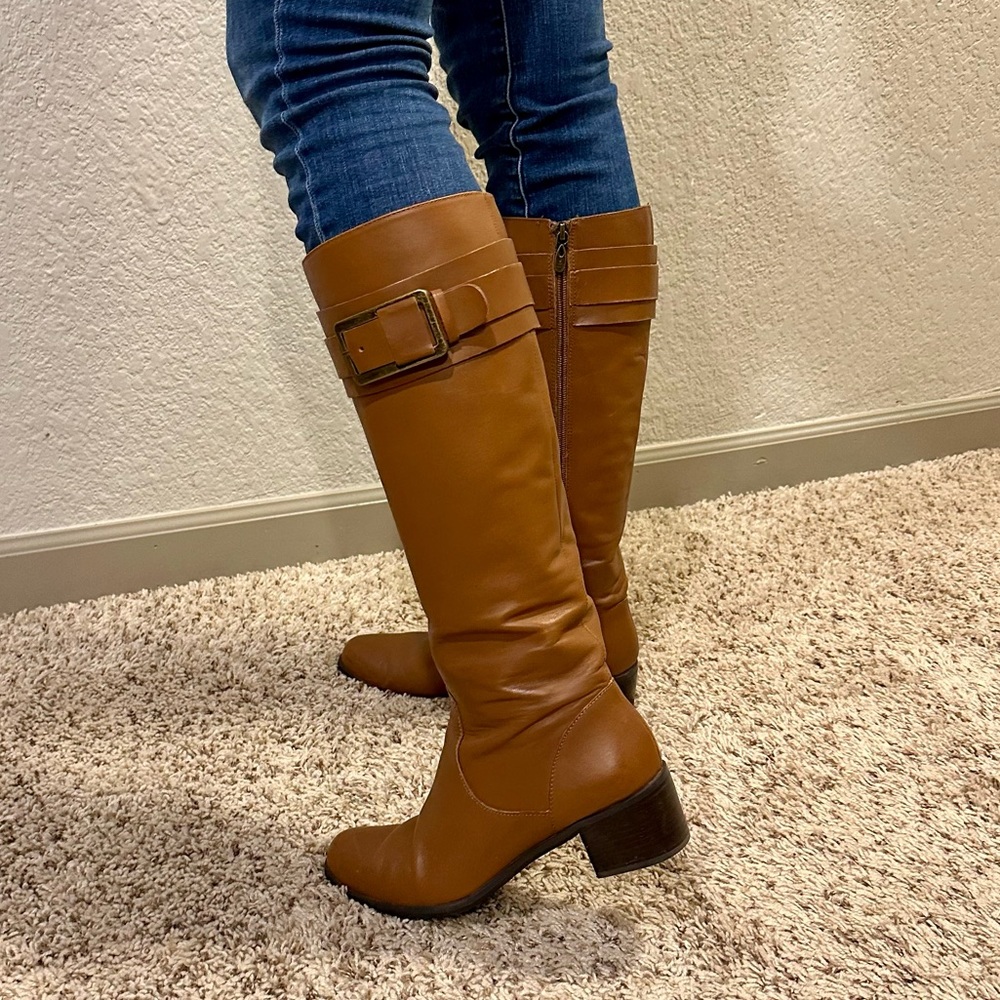 Tahari Kaley leather boots, size 9